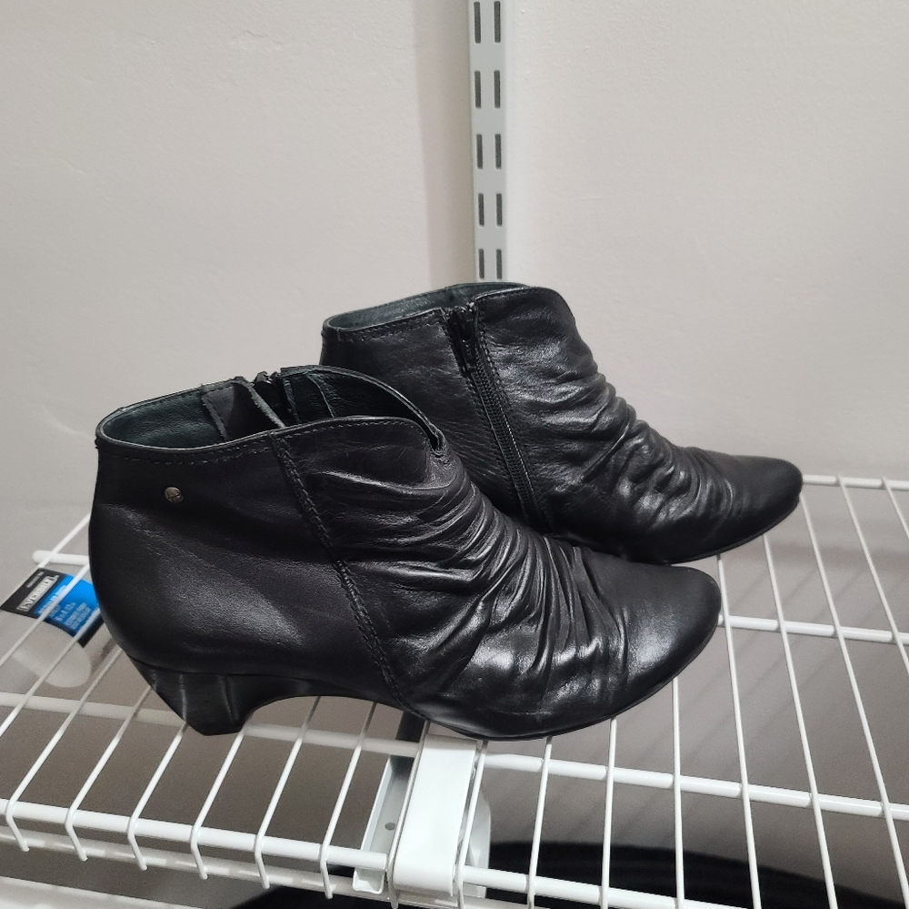 Shoes - Picture 5 of 10